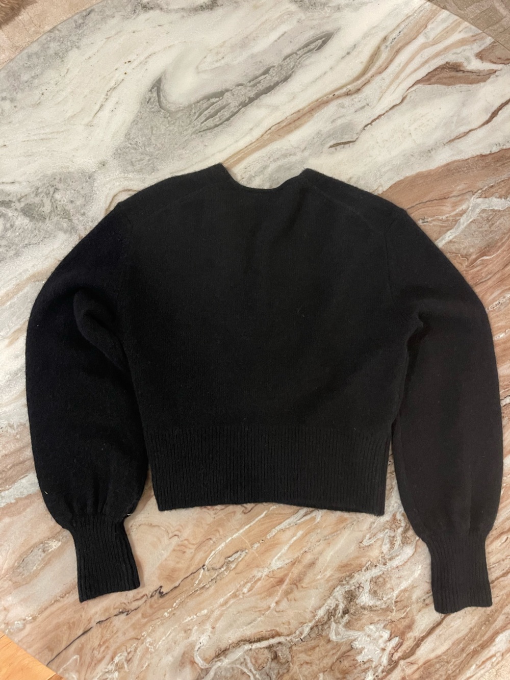 Aritzia Wilfred
SoftSpoke™ Cassidy Wrap Sweater - Picture 6 of 6